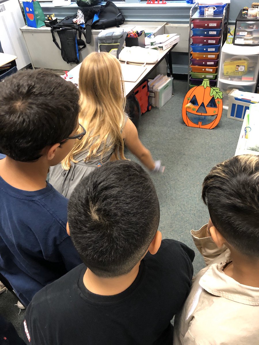 5Rlivelovelearn's tweet photo. Happy Halloween from 5R! Thank you to the class parents for setting up such a spooktacular party ! #5RRockstars2019 #RooseveltPride https://t.co/UbcPu81iXR
