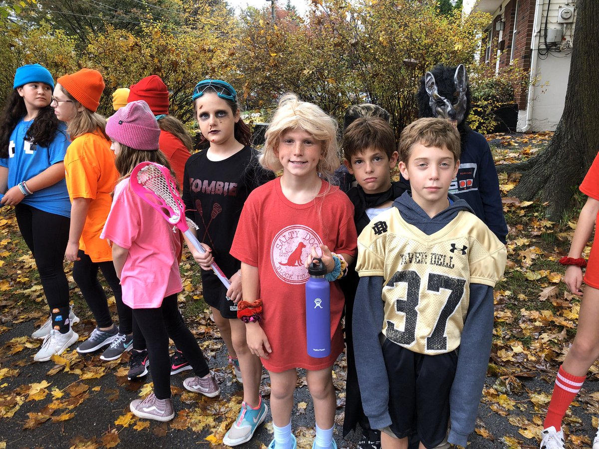 5Rlivelovelearn's tweet photo. Happy Halloween from 5R! Thank you to the class parents for setting up such a spooktacular party ! #5RRockstars2019 #RooseveltPride https://t.co/UbcPu81iXR