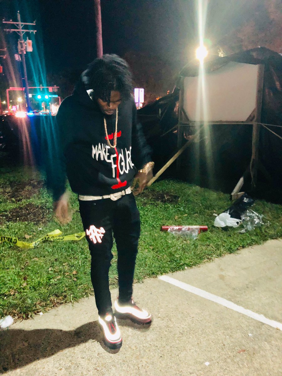 BossUpTom's tweet photo. fuck whoever, I’m all in, I know you heard I was ballin🖕🏾 https://t.co/VaVFwVKIEV
