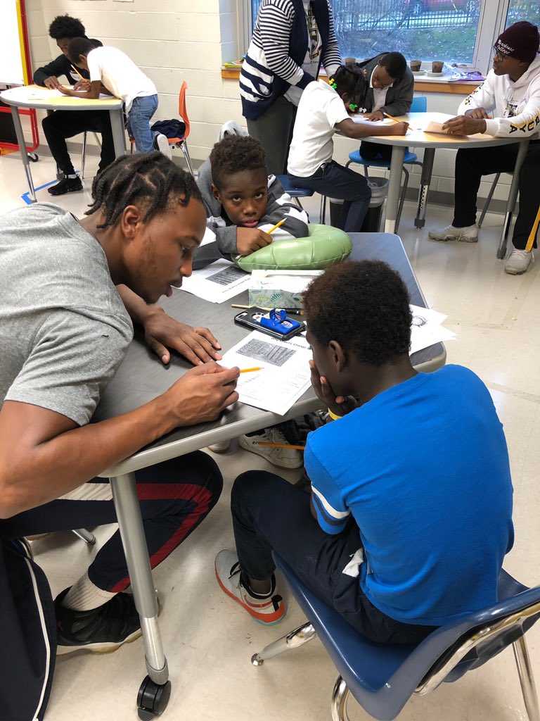 Morehouse_SAAC's tweet photo. Service Alert 🚨: Morehouse football’s Jonathan Mathis, Edward Nelson & Dasan Frazier tutored M. Agnes Jones elementary school students for an 1.5 hours. They were accompanied by coach Derrick Jackson and associate athletic director Dr. Phillip Thomas.
#MHCSAAC #MorehouseServes https://t.co/KejwyZaepx