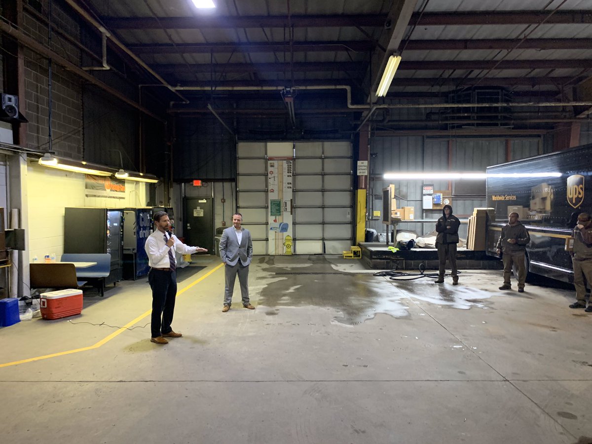 It was an absolute pleasure to have Congressman Davis in the Springfield facility this morning! <a href="/UPSers/">UPSers</a> <a href="/LFishletsgo/">LaMond Fisher</a>