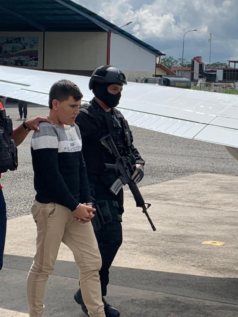jorgerpsuv's tweet photo. Gracias a profunda labor de inteligencia de varias semanas, informamos la captura de narcoparamilitar Argenis Vaca (a) Vaquita. Encargado de finanzas del grupo paramilitar los rastrojos,buscado en Colombia y Venezuela x los delitos de homicidio, secuestro, narcotráfico. Abro hilo https://t.co/a05cHL6k28