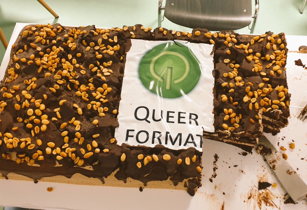 s_k_walter's tweet photo. 10 Jahre queere #Bildungsarbeit für #Berlin - happy birthday, #Queerformat!

Glückwunsch zum Start der tollen #Fachstelle in der Lützowstraße.
Da wird heftig gefeiert - mit Sekt, Torte und natürlich mit der weltberühmten Kitabroschüre. Ihr seid großartig! 🏳️‍🌈♀️

#lsbtiq #Equality https://t.co/uYmRP1Ka04