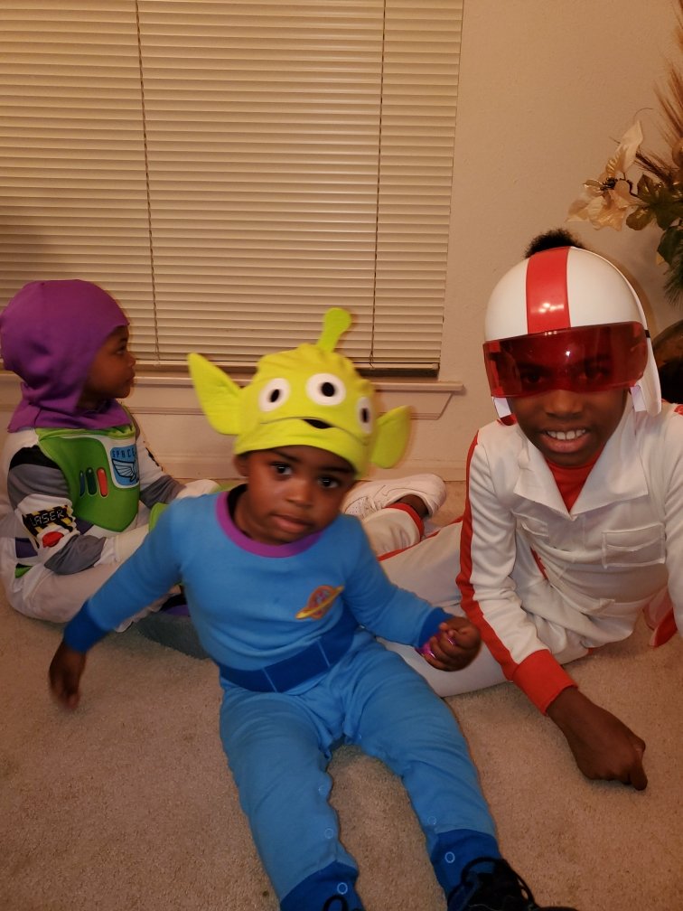 ericwilliams3's tweet photo. My lil ones https://t.co/KfbKQqE6Fq