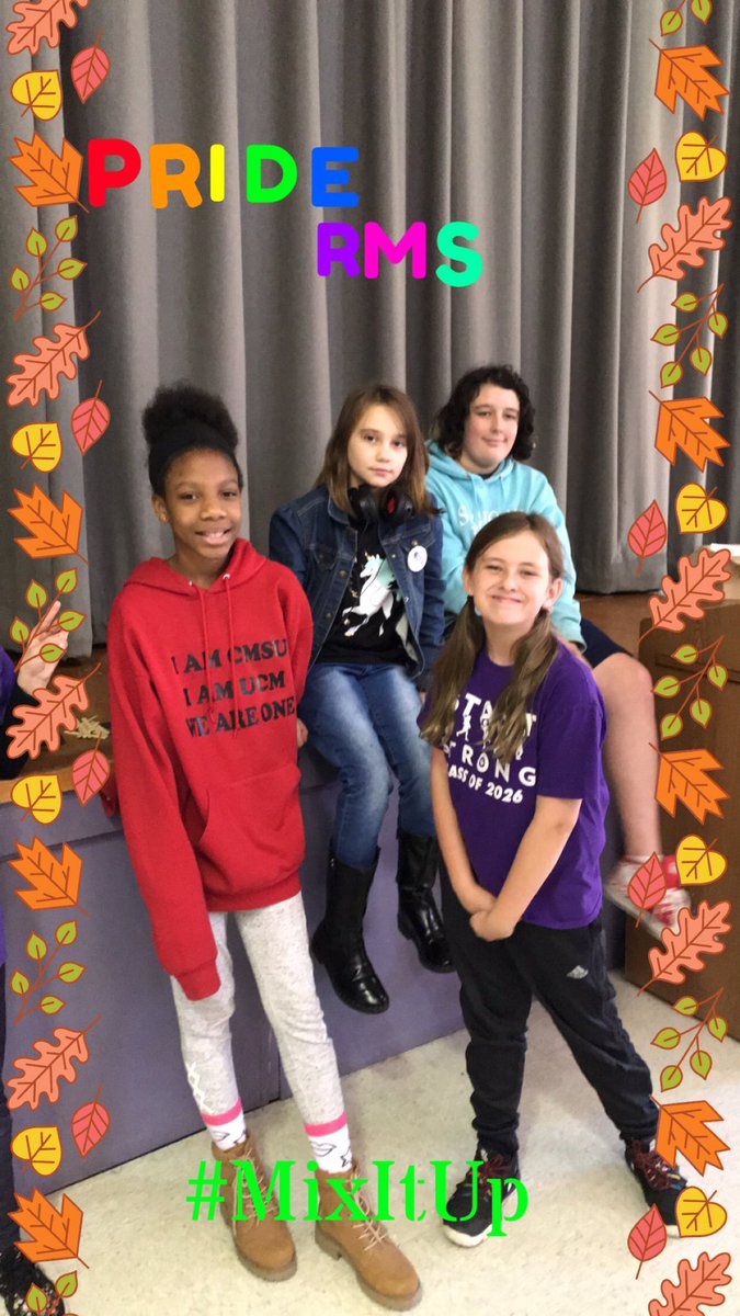 nixon1019's tweet photo. 7th grade @RogersMiddleSch #RMSMixItUp Day #HAWKsquawk #afftonstrong https://t.co/XVsh8T4m9H