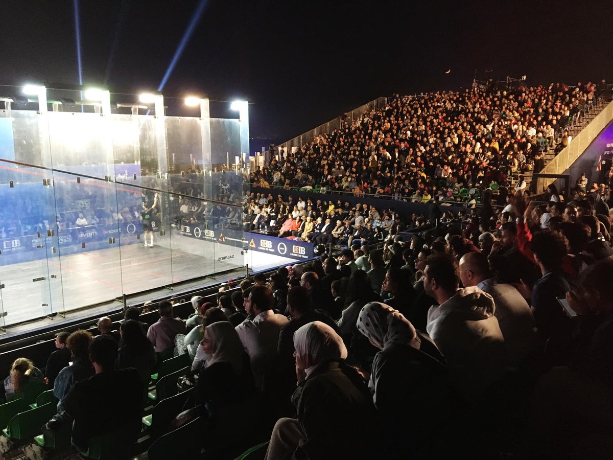 A packed house at the Great Pyramid of Giza to watch the women's <a href="/PSAWorldChamps/">PSA World Championships</a> and the men's @CIBEGYPTIANSQU1 finals 🙌

#SquashByThePyramids