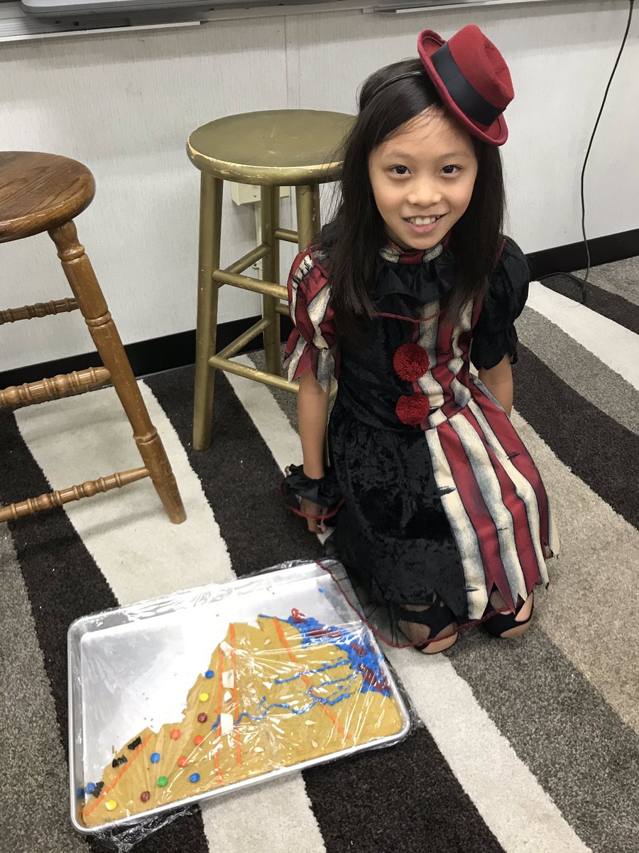 Marissa_Troiano's tweet image. We spiced things up with our October Challenge, focusing on creativity and originality 🎃 Their challenge: to connect VA geography and Native Peoples with a pumpkin! Ss were truly spooktacular when presenting! 👻 #poginfcps #communicator @lemonroadschool @fcpsaap #fcpsaap