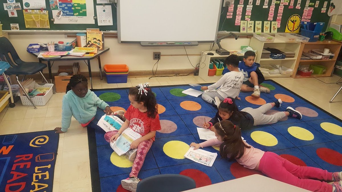 MrsApicella42's tweet image. We had a great time at our WRITERS&apos; CELEBRATION this afternoon!  Students from @SuzanneLuke5 and #MrsBartellWOS classes teamed up and shared their published work with a partner. Thumbs up if you included action, feelings, thoughts, and dialogue in your story 😀✏️❤️