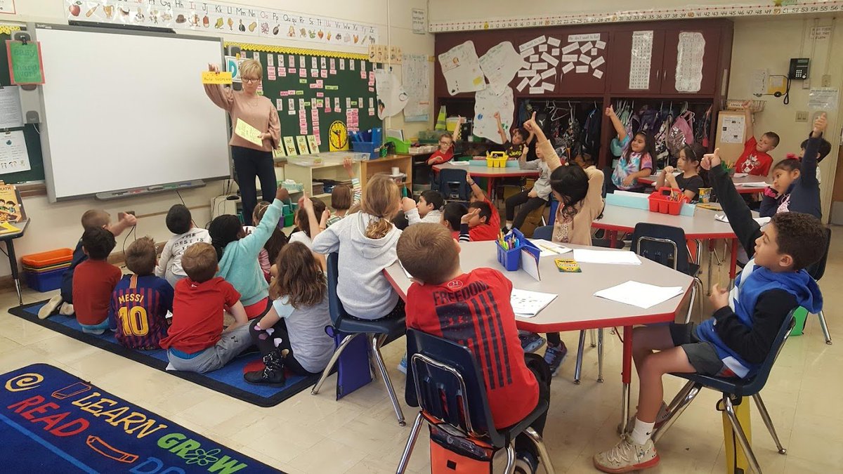 MrsApicella42's tweet image. We had a great time at our WRITERS&apos; CELEBRATION this afternoon!  Students from @SuzanneLuke5 and #MrsBartellWOS classes teamed up and shared their published work with a partner. Thumbs up if you included action, feelings, thoughts, and dialogue in your story 😀✏️❤️