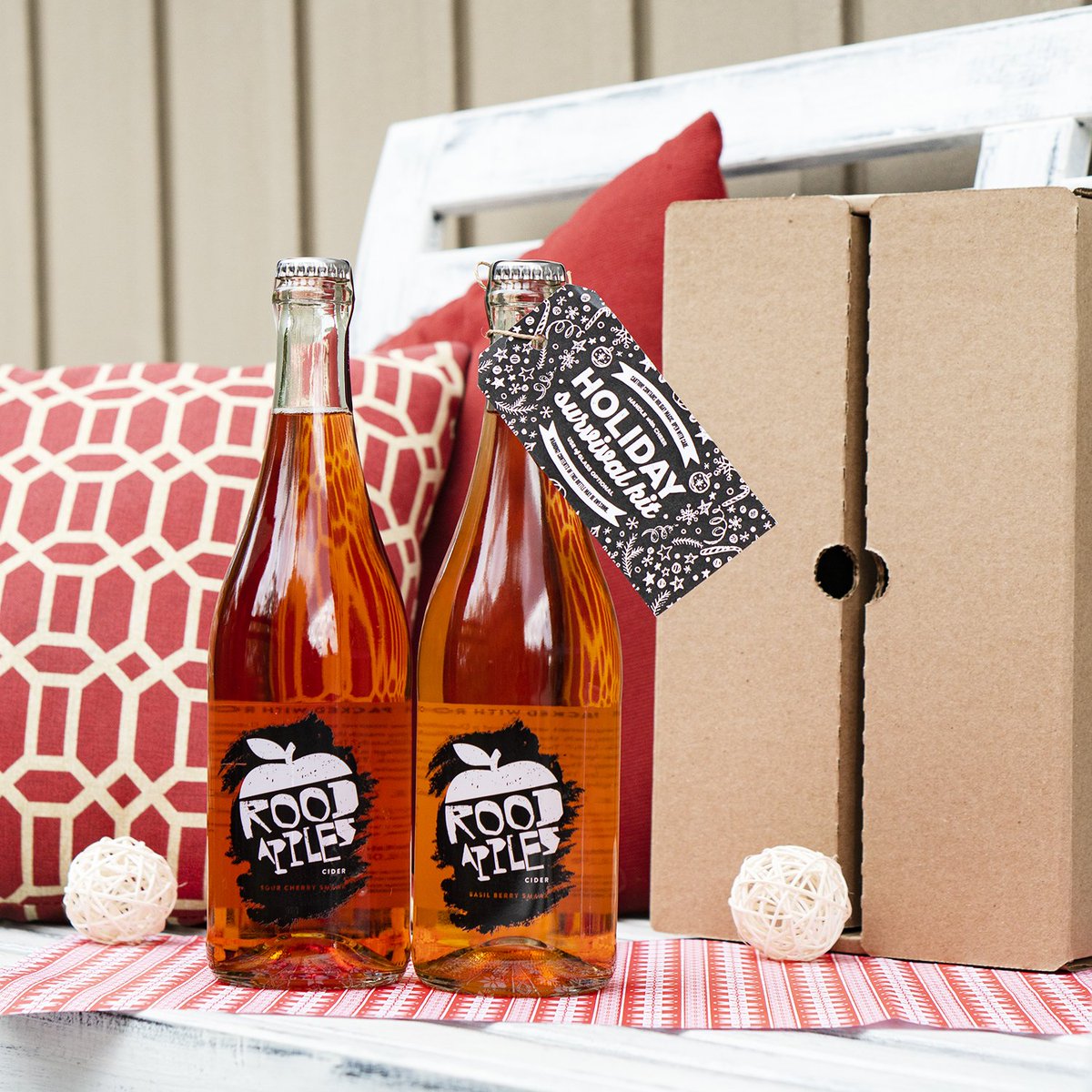 RoodApples's tweet photo. Pick up our #new seasonal ciders for that cider lover in your life! Special #holiday packaging available at @CreeksideWine! 🎁 #RoodApples https://t.co/QdWGnAr101