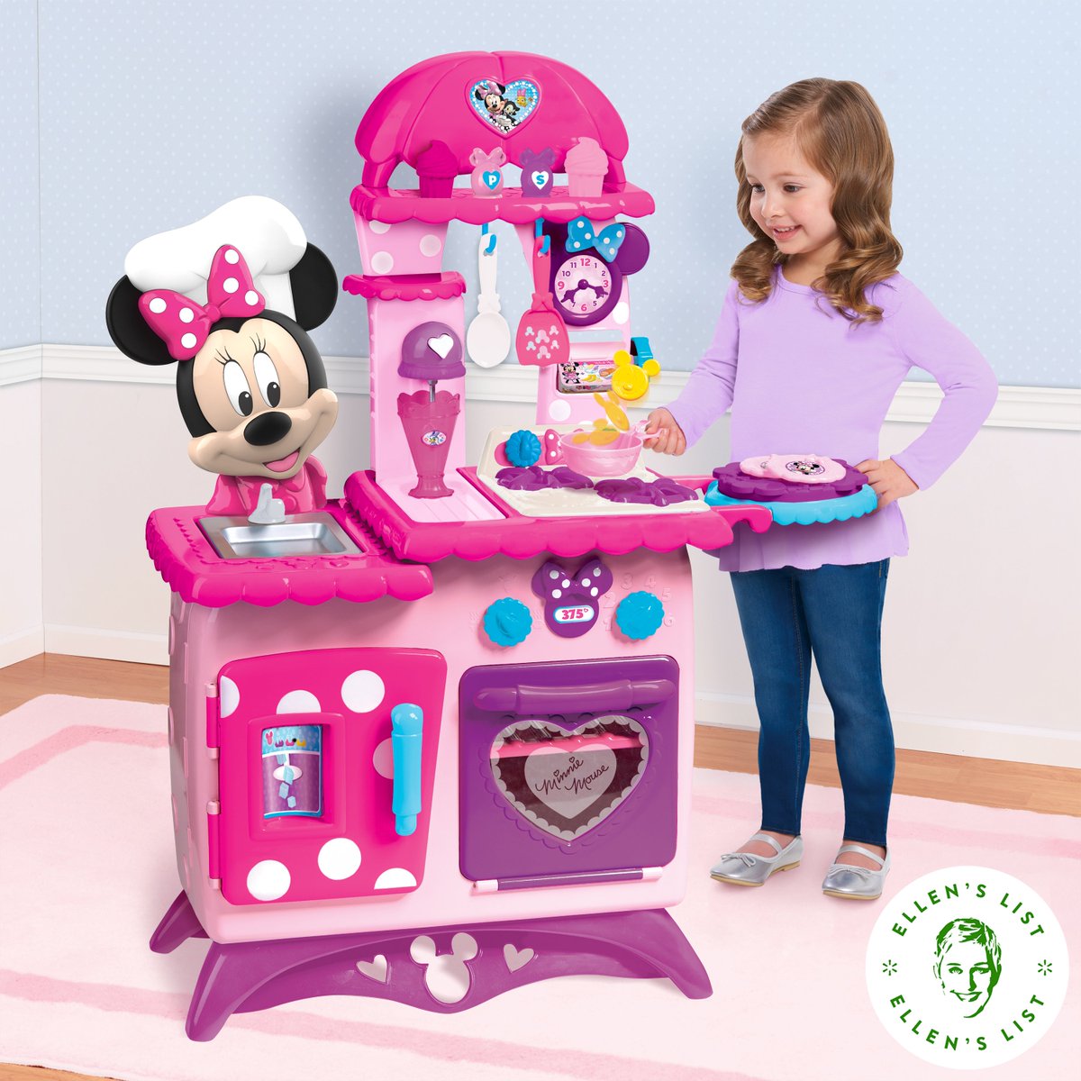 JustPlayToys's tweet photo. Have you heard the news? The Minnie Flipping Fun Kitchen is featured on #EllensList for the #holidays! #Minnie fans will "flip" for the realistic cooking sounds and the many bowriffic features 🎀 Find it at @Walmart! https://t.co/NnoIPSRKBw