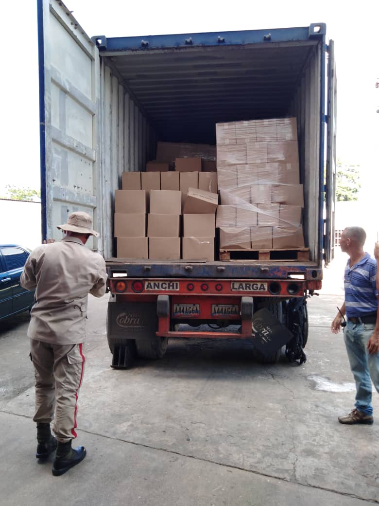 wabinokoida1's tweet photo. Más de 30 mil cajas Clap llegaron a #DeltaAmacuro en octubre. #Hoy #1Nov damos la bienvenida a la navidad con el compromiso de seguir luchando por la soberanía alimentaria y distribución  a precios justos #SomosGenteDePaz  @NicolasMaduro @GobLizeta  @pltgoneidys https://t.co/UVwvh2IMzu
