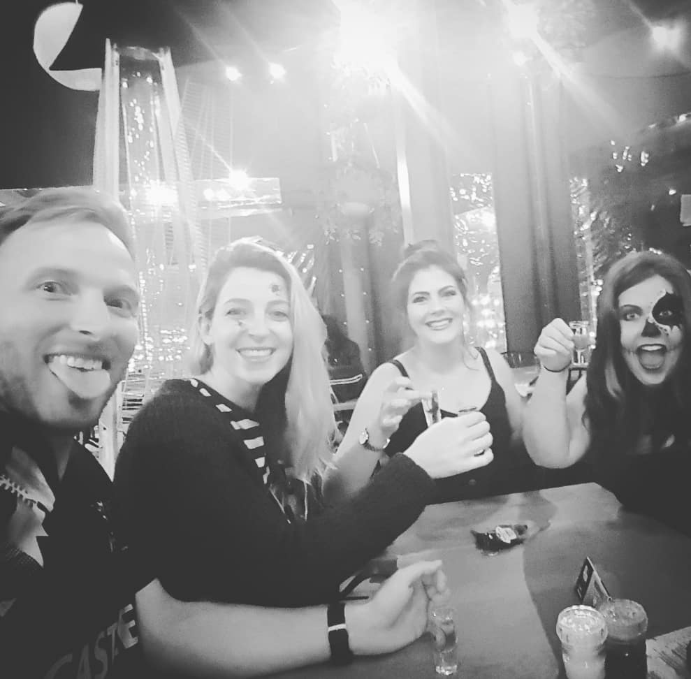 Cheers to the weekend !! Kicking it off in style at <a href="/SalsaMexGrill/">SalsaMexGrill</a> with #DayOfTheDead 💀 Love a little tequila &amp; dress up 🖤 #SalsaDOTD #PureSpirit #ad #friends #tequila  @