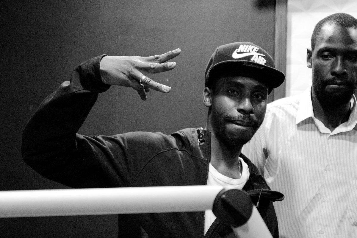 FallBack_TL's tweet photo. Massiv is always a vibe. S/o to one of the most potent minds. 🙏🏿  S/o Devious D too! #RawWave #BlackExcellence #Sotra #Eastrand https://t.co/gBUhixxsAS