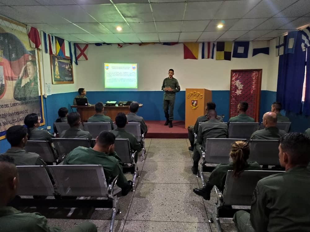 Escuadrón de Buques del Comando de Guardacostas de la ABV EITq3RMXUAAwfH3