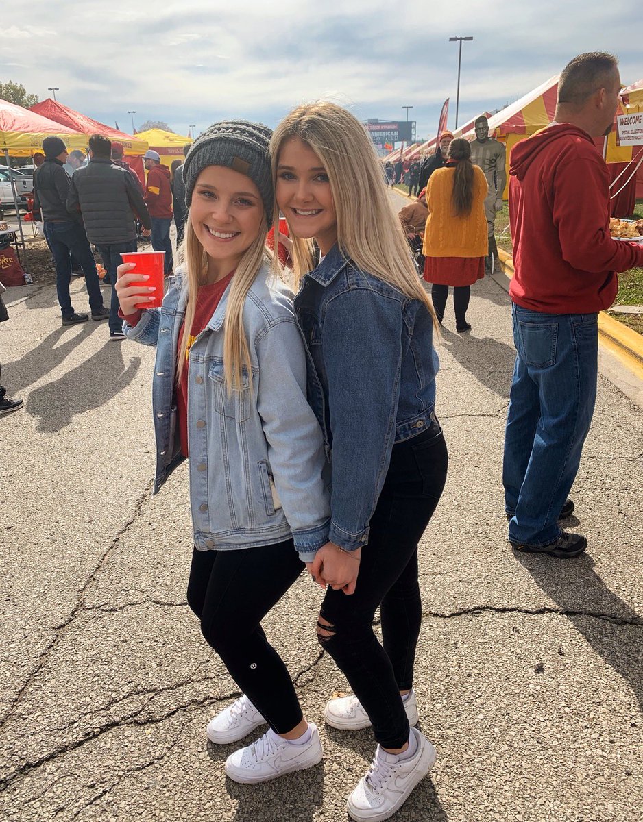 AlcornTrinity's tweet photo. HAPPY BDAY SYDONYO🎉thanks for being my bestie don’t know what I would do without you💗 can’t wait to see you soon🤩🤩AHHH 18!!!!! https://t.co/bwMg5kR85L