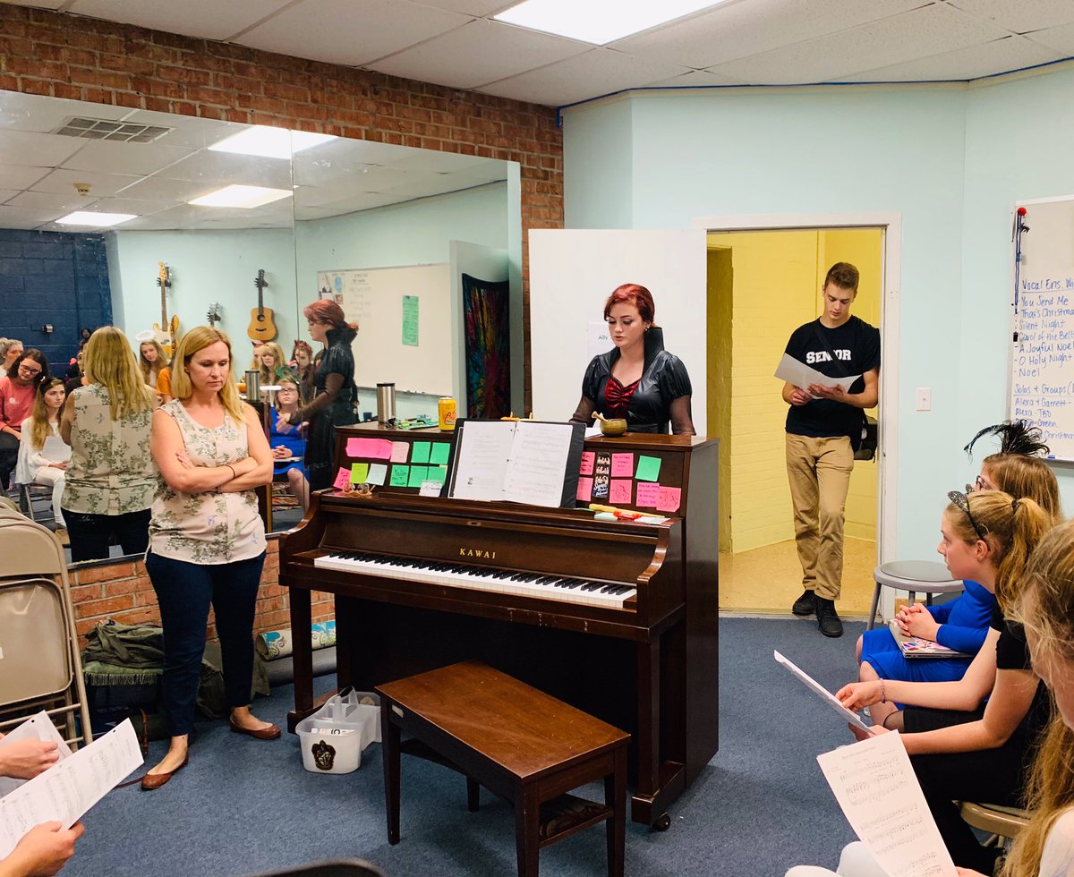 BroadwaterESVA's tweet photo. In preparation for Distrct Chorus auditions, students in Vocal Ensemble participated in a masterclass with choral director Megan Cartwright. Our choir students learned a great deal from her expertise as a performer and educator. Good luck to those who are auditioning tomorrow! https://t.co/s6nhPdRIm3