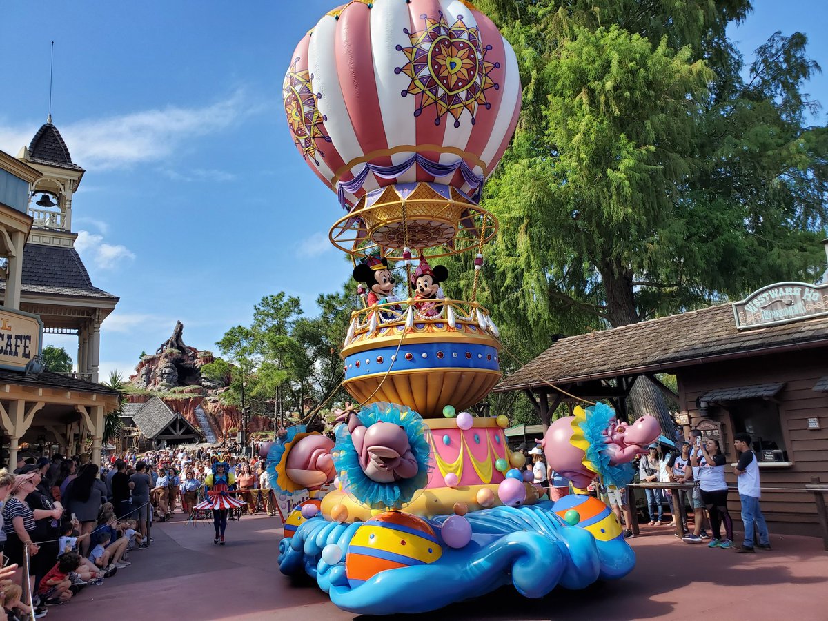 dottiemaggie's tweet photo. So, in summary, Festival of Fantasy parade is my very most favourite parade, I had an unobstructed view today, and my eyeballs are very well lubricated. 

Now to go ride some favourites for the 2nd time because we can. 

#disnerds #festivaloffantasy #paradelove https://t.co/VroKRTLhdg