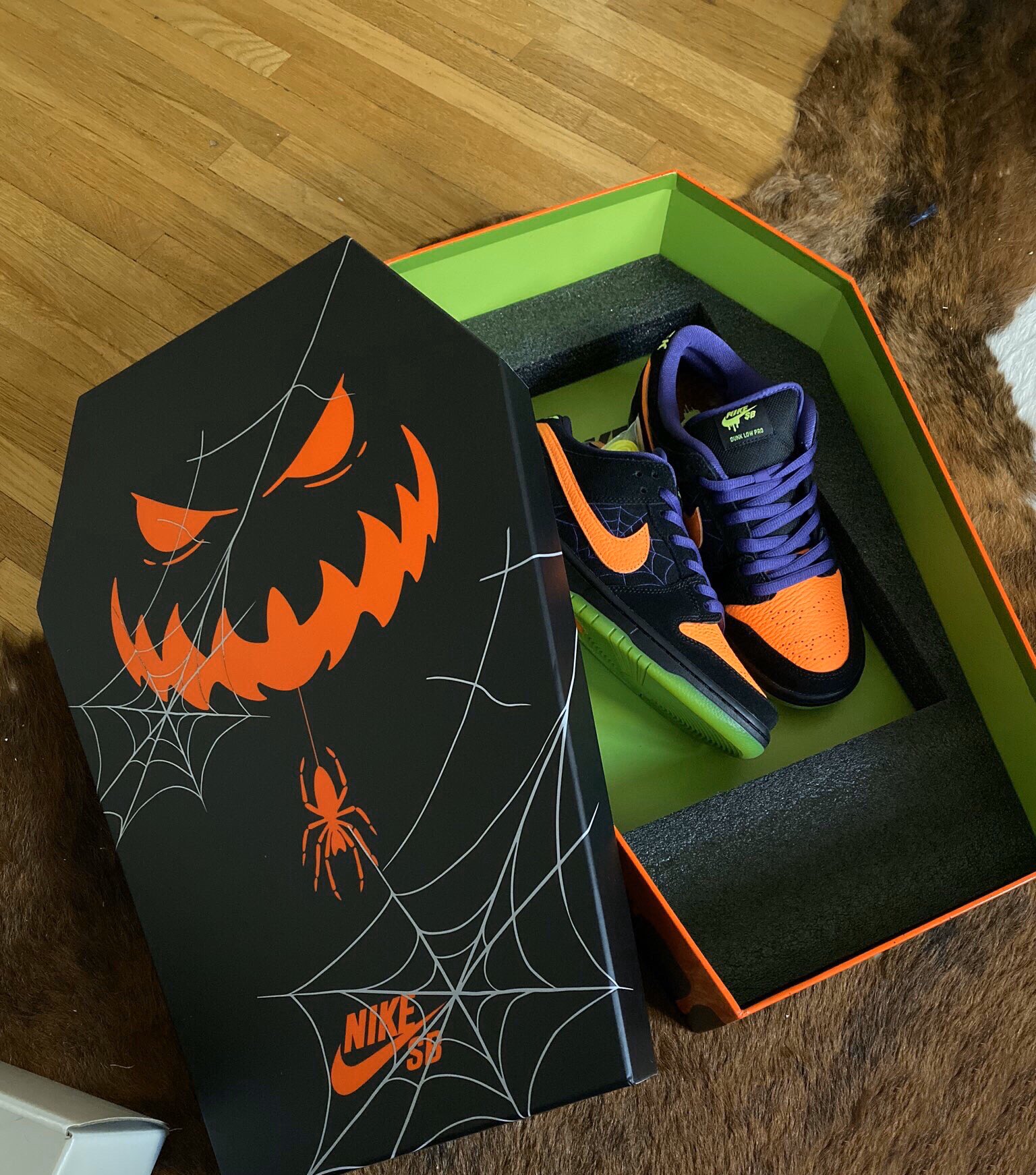 SNKR TWITR on X Special boxing for the Nike SB Dunk Low Pro Night Of Mischief via Nike LA via YoungCorey https t bbBdQZCcaT X
