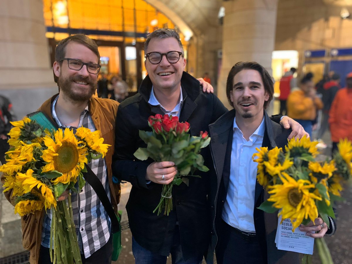 VertsLausannois's tweet photo. Plus que 10 jours pour voter pour Adèle et Ada au Conseil des États ! La campagne bat son plein de bonne humeur avec le @PSLausanne ! 🌻🌹 #AdèleetAda #AdaetAdèle #EF2019 #Votezcompact https://t.co/pe0qrp1CNc
