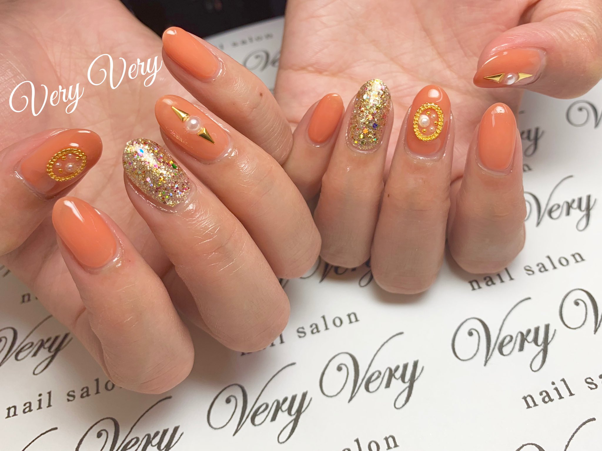ネイルサロンveryvery パールネイル パーツネイル マルチゴールド ネイルサロンveryvery 札幌 ネイルサロンベリーベリー 札幌ネイルサロン オレンジネイル ゴールドネイル キラキラネイル スタッズネイル ちゅるんネイル ワンカラー ネイル