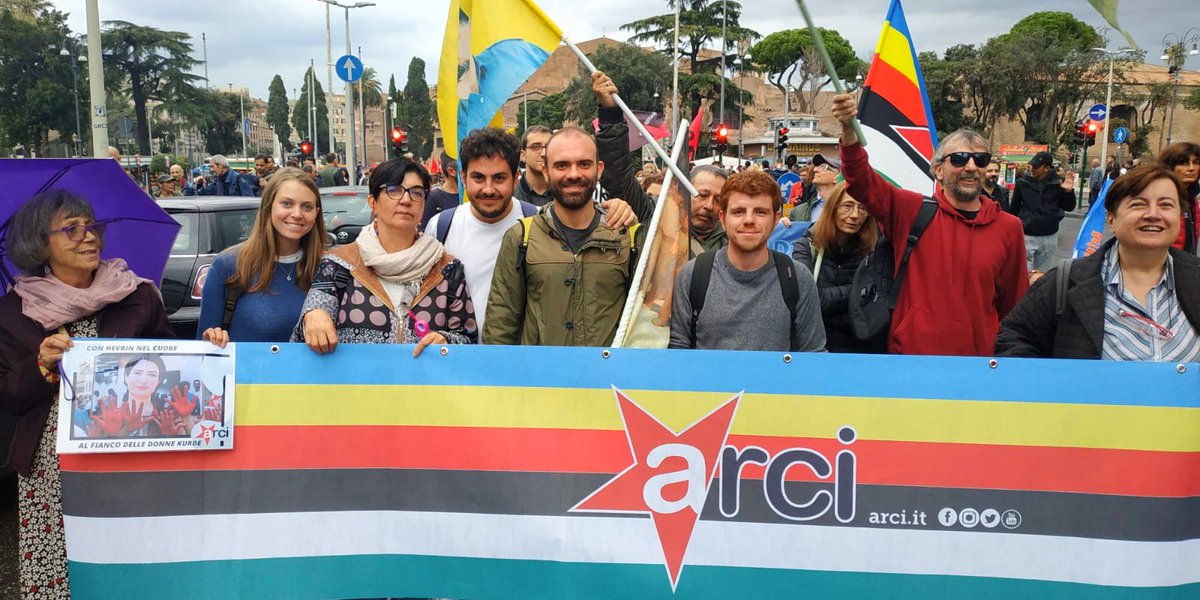 arcipuglia's tweet photo. Siamo in piazza a Roma al fianco del popolo curdo, contro l'invasione turca di #Erdogan. @ArciNazionale sarà sempre con chi lotta per #libertà,  autodeterminazione e società fondata su uguaglianza e giustizia sociale!
#RiseUpForRojava #BijiKurdistan https://t.co/TrAf0wkDAc