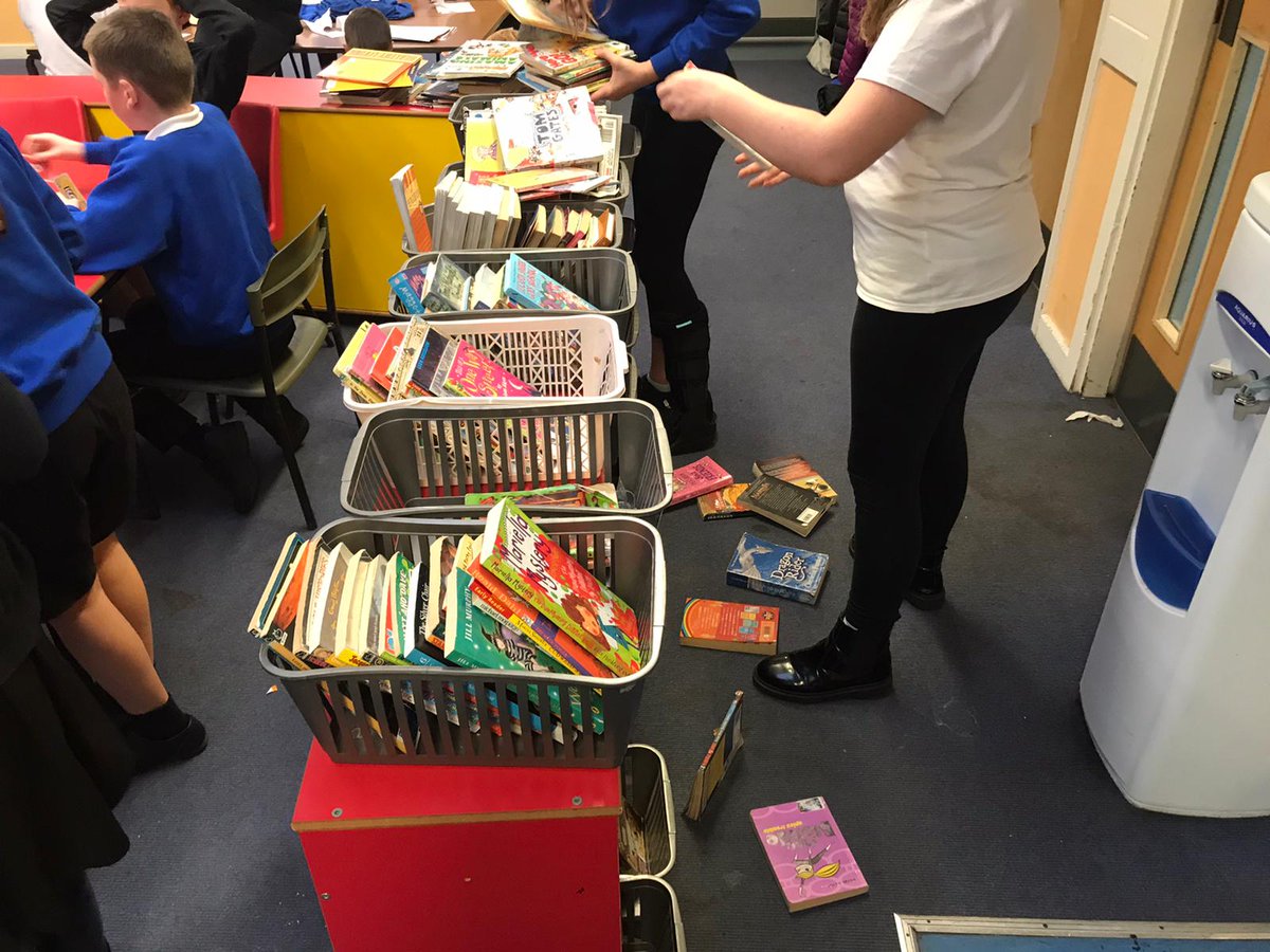 MenstriePrimary's tweet photo. P6s responsible for looking after our library and organising books into genres and authors. #activeliteracy #menstrieway #reading #threedomains #socialaspect https://t.co/DQRe6uke0k