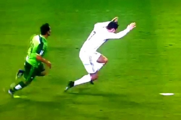 TrollFootball's tweet photo. VAR was introduced in 2016

Football players before 2016: https://t.co/JE2cIJbPvb