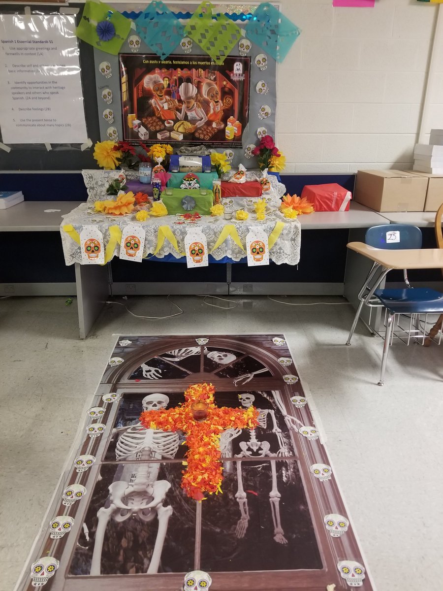 Thank you <a href="/LuzAndreaMB/">Luz Andrea Montoya Blandon</a> for inviting me to your classroom to see your  "Dia de los muertos" or day of the dead projects your students created.  Rigor &amp; Relevance in action.  #LaVergneBOLD