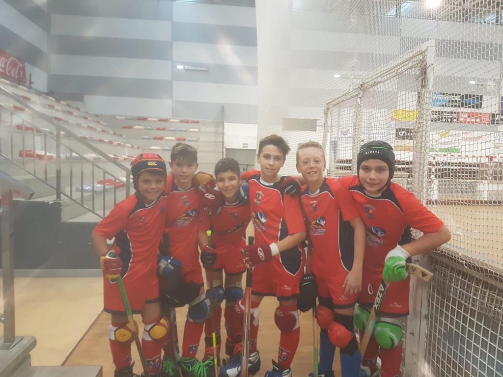 CDAlamedaOsuna's tweet photo. #Hockey
El Alevin A gana sus 2 primeros partidos ante Mieres B por 3-5
Y Mieres B por 2-6
Gran tarde de Hockey en el #VisiolaRollan
#VamosAlamedaHockey https://t.co/9EO96WFaot