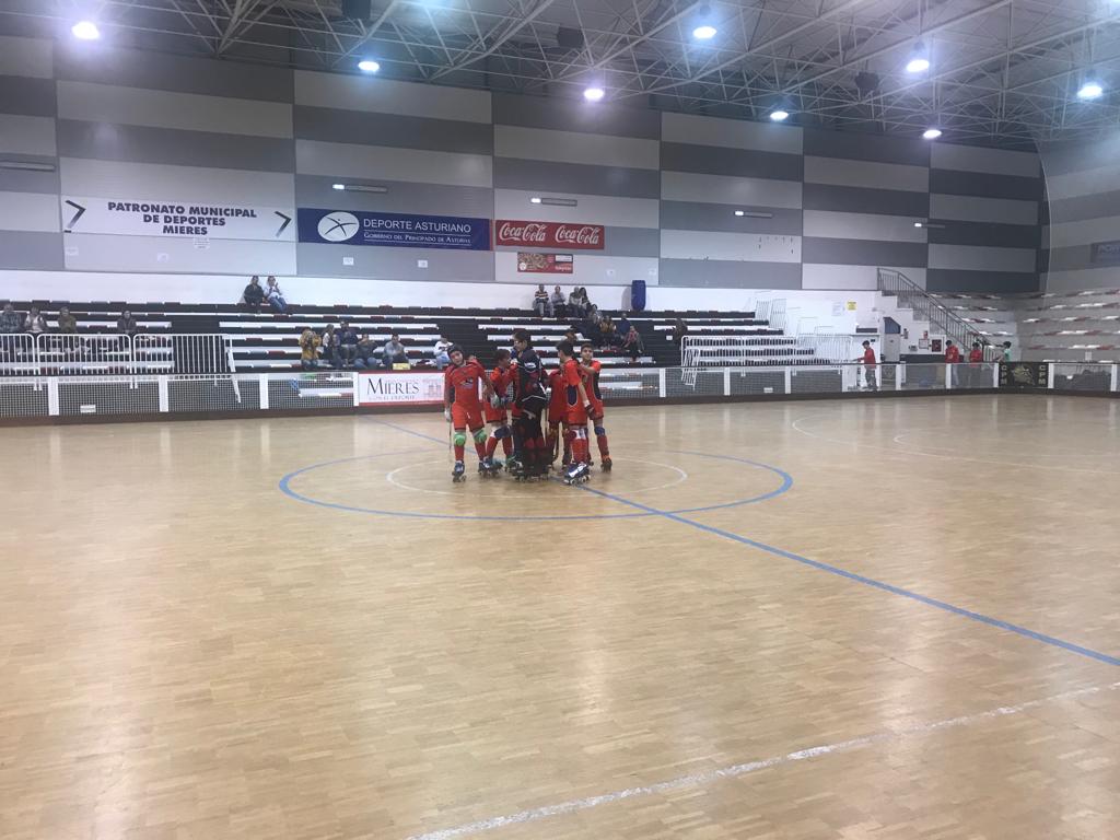 CDAlamedaOsuna's tweet photo. #Hockey
El Alevin A gana sus 2 primeros partidos ante Mieres B por 3-5
Y Mieres B por 2-6
Gran tarde de Hockey en el #VisiolaRollan
#VamosAlamedaHockey https://t.co/9EO96WFaot