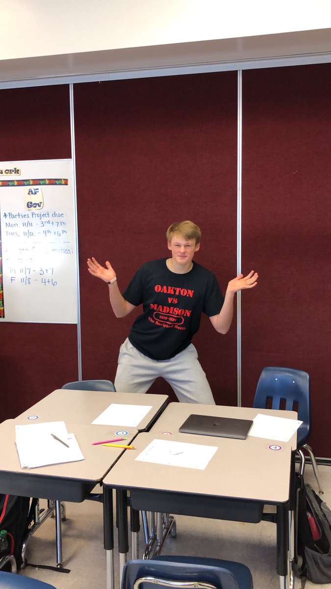 murph4prez's tweet photo. @ChrisPoly2020 seen skipping class again...do you want this man as your president? #whereisyourpass https://t.co/2Nud6caOYb