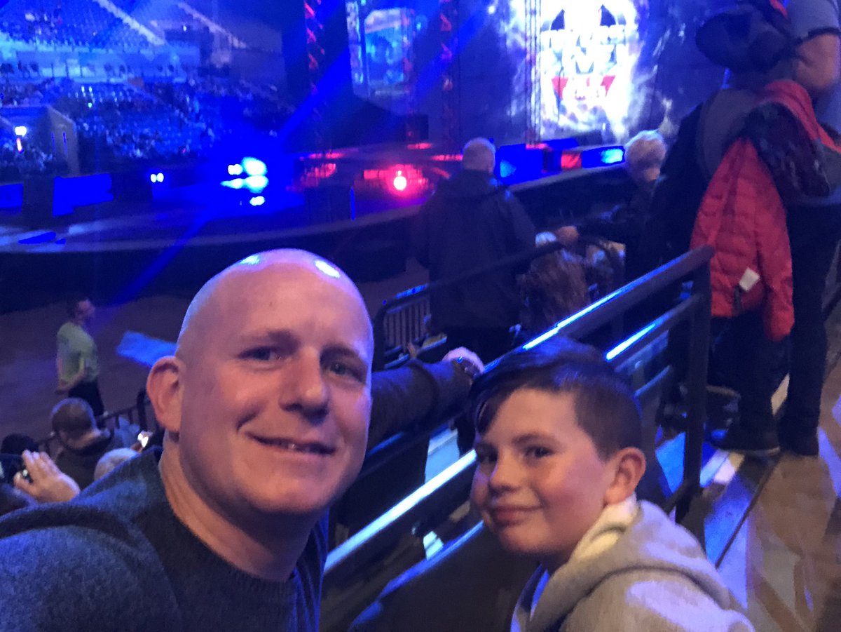 CiaranBean's tweet photo. Dad and lad @Marvel #marveluniverselive https://t.co/6VEQZ6kGwt