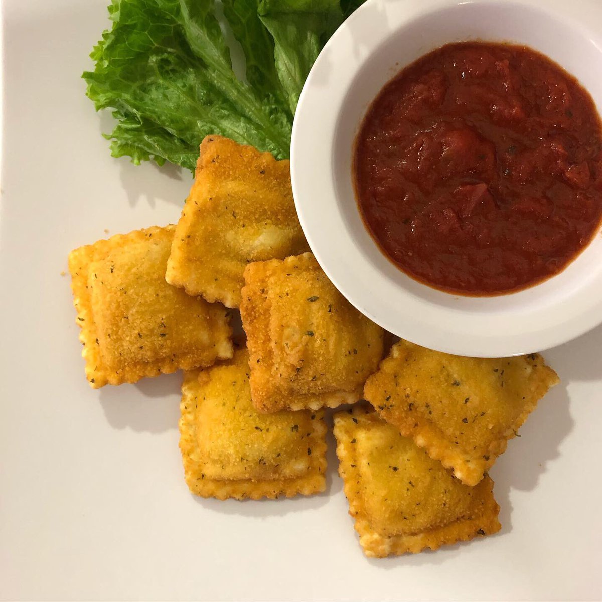 GCUDining's tweet photo. “It’s like a fried mozzarella stick, but with a spicy pop” 🌶🧀 — it’s pretty good! @gcu
$3 Fried Raviolis at Fresh Fusion SU! Thank you for letting us snap some pics, Lopes!
#lopesup #fri-yay #funday #friedraviolis #threebucks #freshfusion #feedtheherd #snacktheherd https://t.co/vLGKksbOPQ