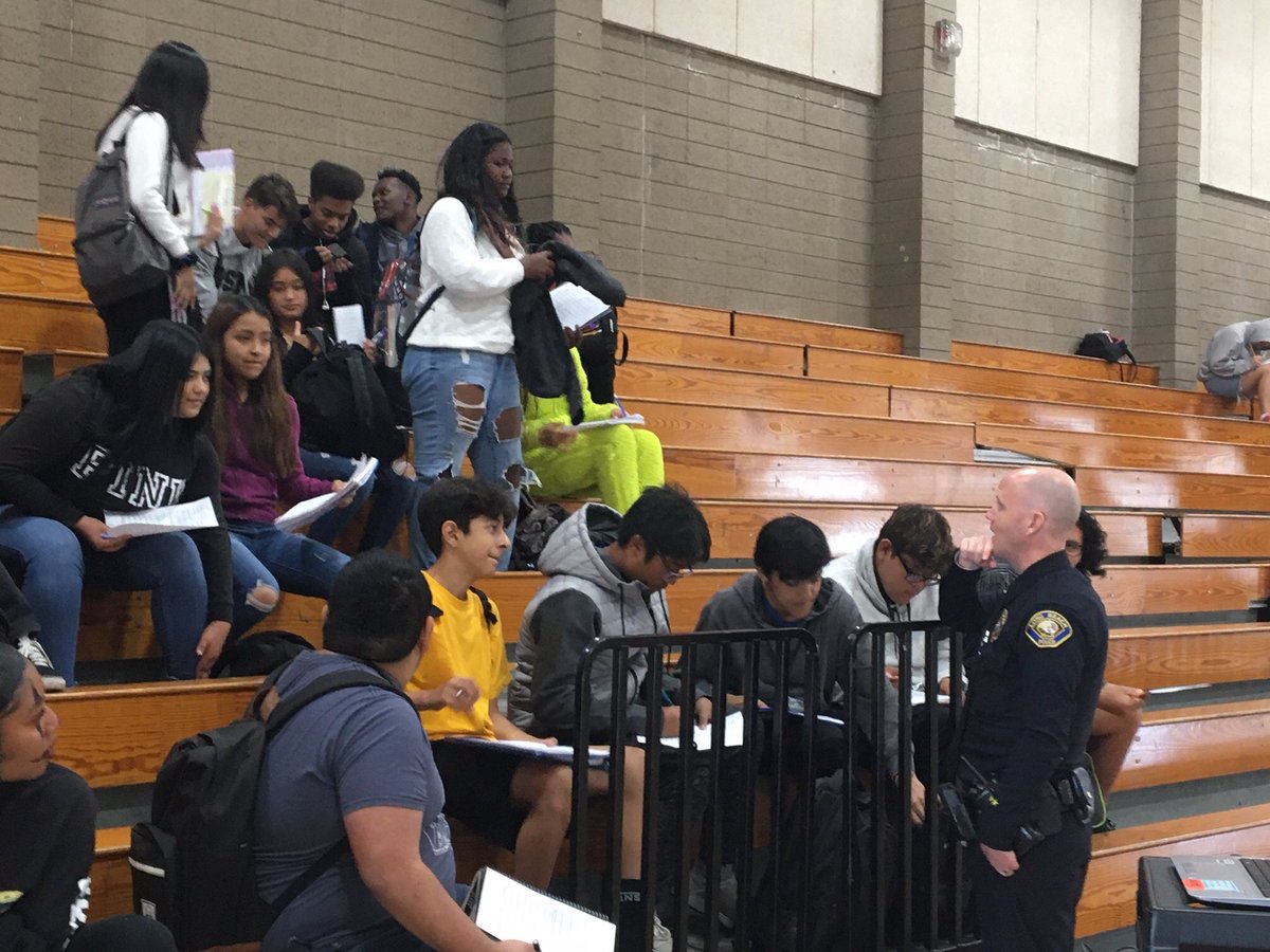 Thank you @CabrilloLb for the opportunity to talk with students about different career opportunities in <a href="/LBPD/">Long Beach PD (CA)</a>. Students asked a lot of questions and our speakers had fun. #LBPDCares
