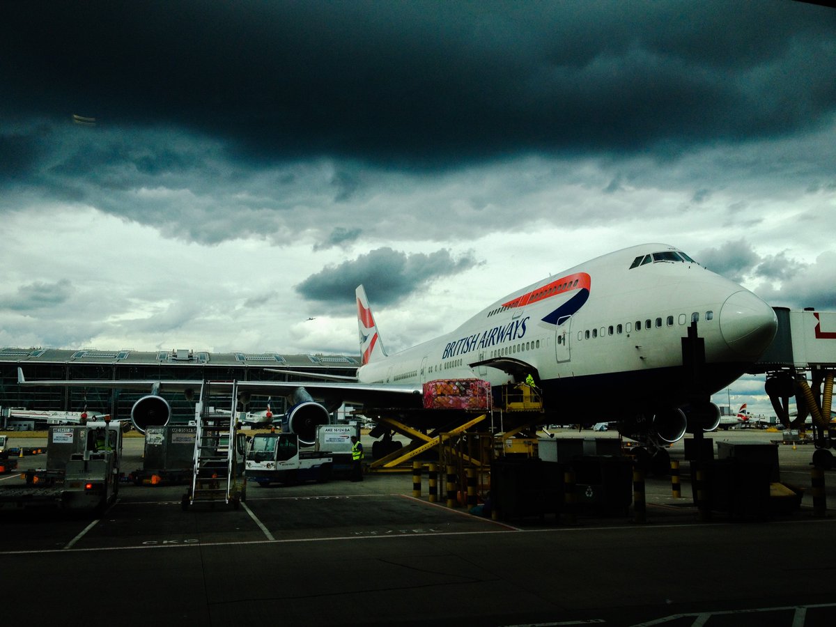 Aviation_Pub's tweet photo. #PilotSchoolTips Show up even when the weather is bad! There is other work that can be done on the ground to get you closer to your certification!⛈ Stimulated flights, coursework or practice exams are all options! #aviation #pilotschool #pilots #aviationcommunity #avgeek https://t.co/OXmThPBgxX