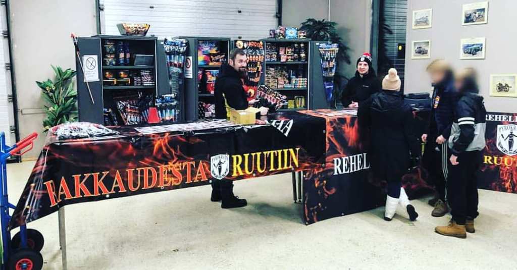Tämä siis Lappeenrannan alueella Gigantissa ja netissä mistä päin tahansa Suomea tai vaikkapa Ranskasta ;-)
#rakettimyynti #ilotulite #lappeenranta #NamikaPlaysWild #uusivuosi