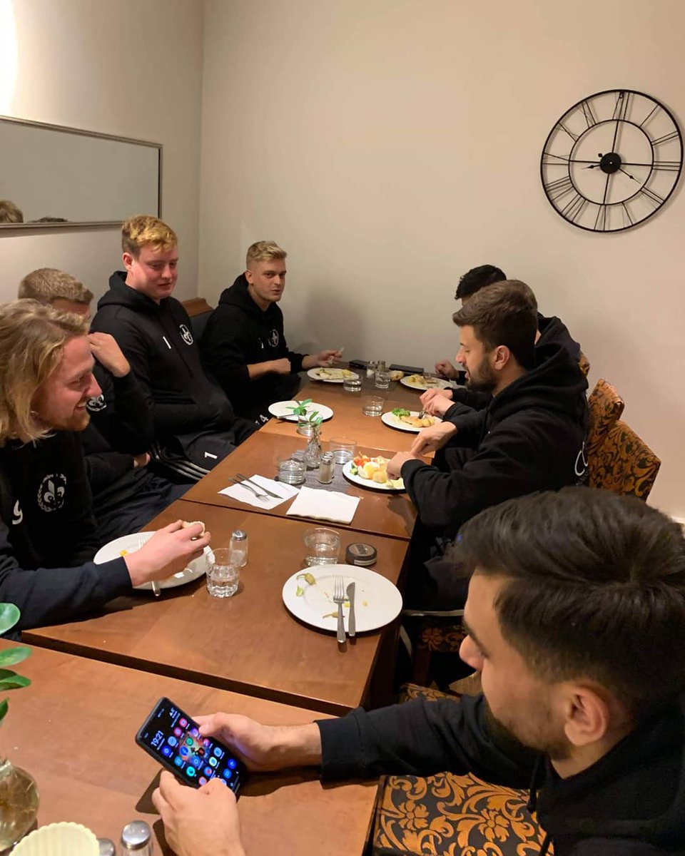 Lidkutdfutsal's tweet photo. Incheckade på hotellet i Malmö. Nu vankas det mat och aktiviteter på hotellet.
#LuOnTour https://t.co/Yr7hlO2BML
