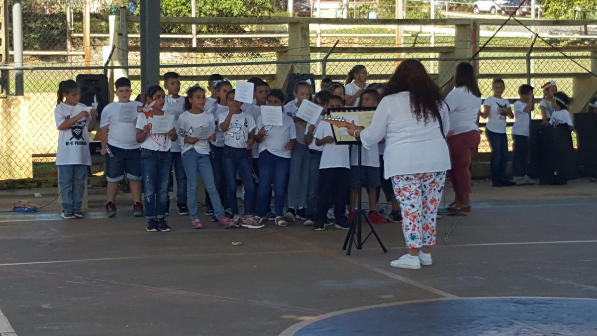 StephaniePrez04's tweet photo. Nuestra Escuela Epifanio Estrada de Isabela celebramos hoy el Día de la Paz! @EscD15404 @DeprSecretario @OficinaMayaguez @BrendaB61720960 @TamaraDAcevedo2 @AngelaR72042318 @migueldavilapz @EDUCACIONPR https://t.co/oLRGunU6xe