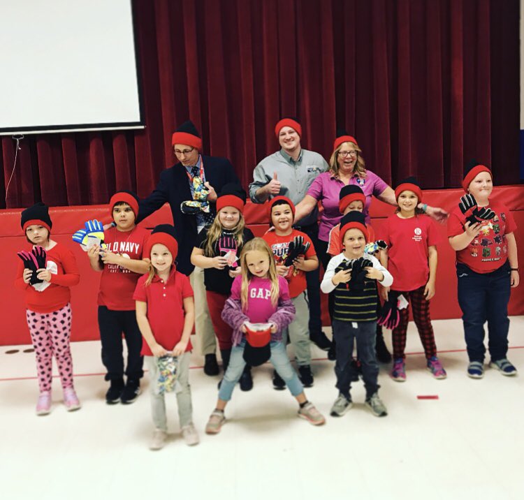UWRutland's tweet photo. 🧤Recently, UWRC was notified that many children come to class during the winter season without proper hats, gloves &amp; mittens. So, we took it upon ourselves to make a positive difference and donated them to 14 Rutland County Schools with the help from Foley Services Inc. and GE! https://t.co/UcPpGPsCcb