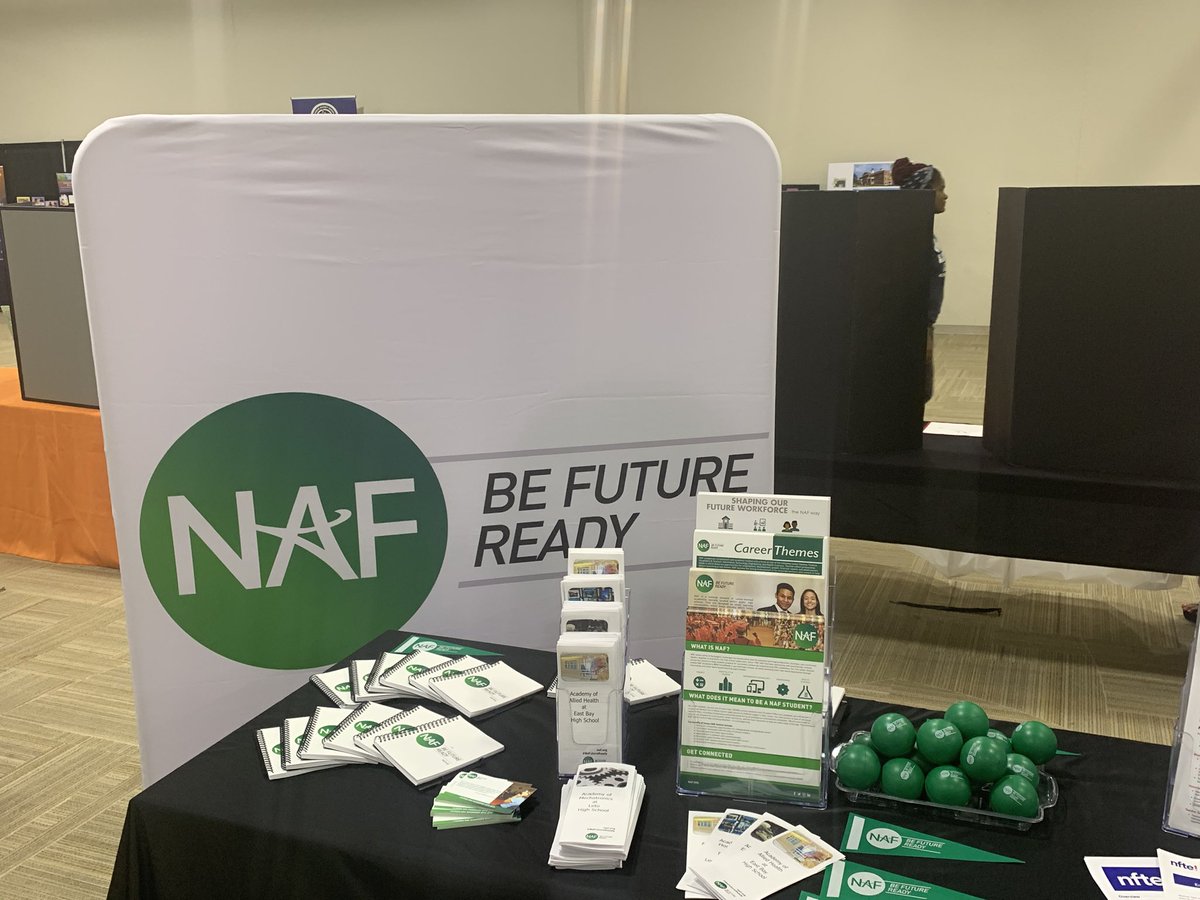 hcpsnaf's tweet photo. Gearing up for the HCPS Choice Expo! @NAFCareerAcads @HCPSCTAE #HCPSChoiceExpo https://t.co/KEuyoJGXOu