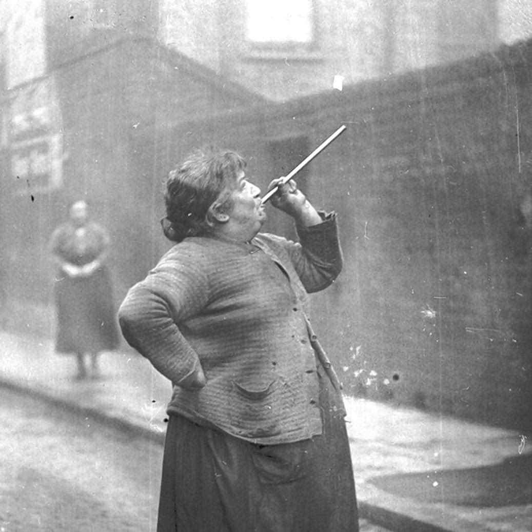 IvanGaidarov's tweet photo. ⏰ Ever wondered what was before #alarm #clocks were invented and accessible? People were hired to knock on the clients' doors or shoot peas at their windows to wake them. This profession was called #Knockerup and was quite famous in Britain and Ireland. 

https://t.co/xkZFlO1aNP https://t.co/4C6f7XiGGK