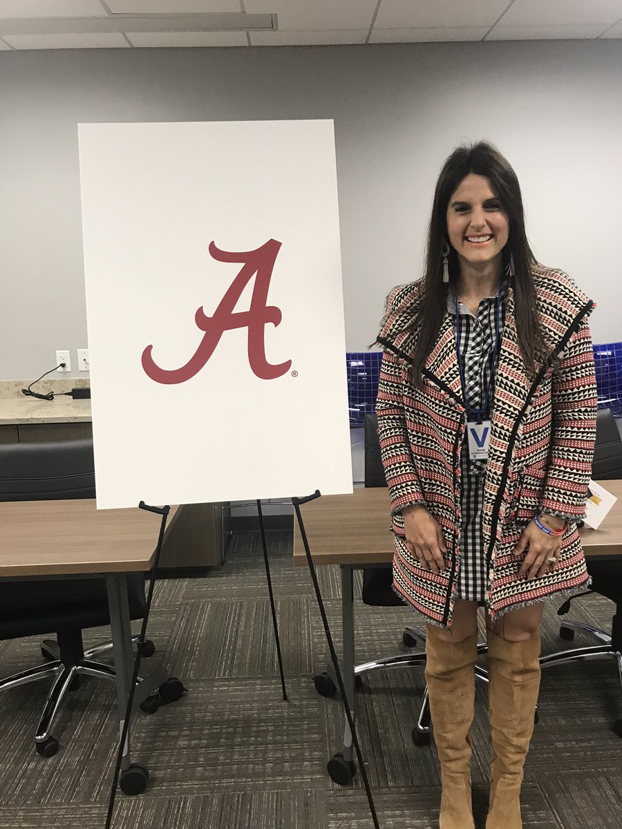 DFWbama's tweet photo. @ymlafw @ywlafw Showing us the BAMA Love! #wherelegendsaremade https://t.co/EOkXdqLfwt
