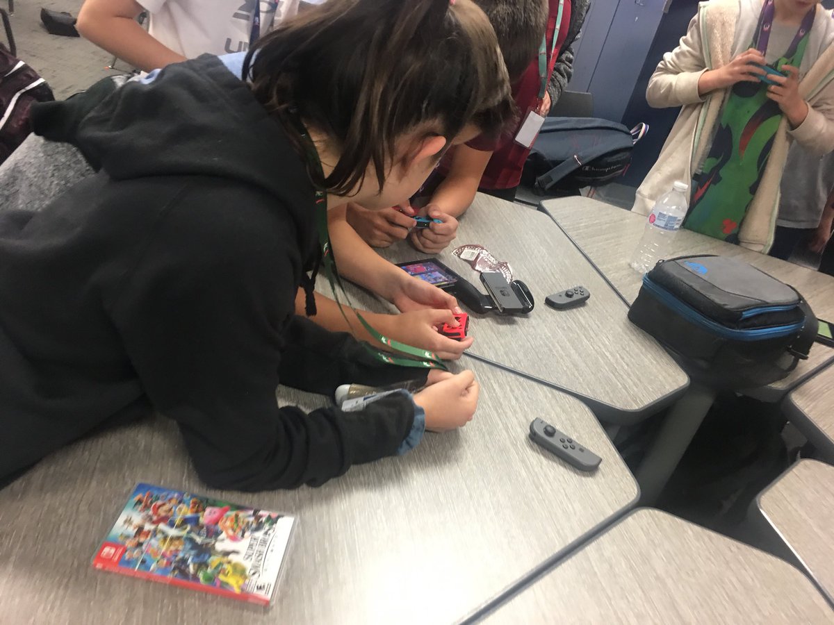 mrabrahammedina's tweet photo. eSports!! #HeroCon @GrapevineMiddle https://t.co/slK4IHPWHX