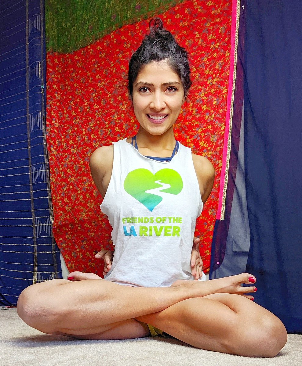 ChhayaNene's tweet photo. Day 32 ✔️: I'm gonna try for 60 days. And I'm doing poses I struggle with. This is #baddhapadmasana or #boundlotuspose haven't been able to get my hands to touch my feet, but hoping at the end of this month I'll be able to! #yogaeverydamnday #FridayMotivation #FridayFeeling https://t.co/4PoSpgaXuo