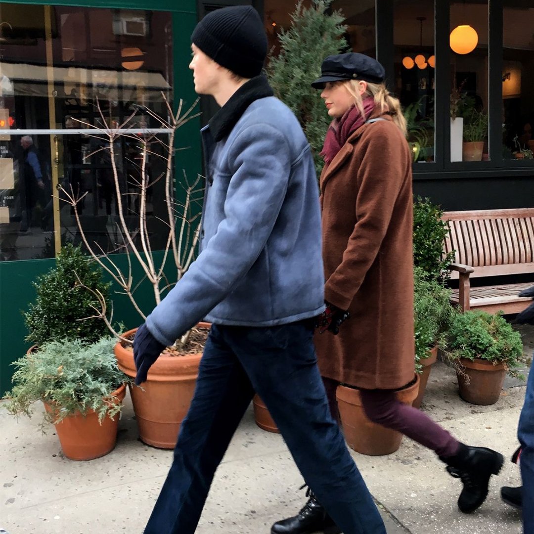 SOIAANDKYO's tweet photo. It's #FlashbackFriday and we're reminiscing on the time @taylorswift13 stepped out in NYC wrapped up in our RUBINA coat ♥️ (Coat: RUBINA in the colour autumn)  #taylorswift #woolcoat #newyork #colourpalette #autumn #waysofwear #fw19 #fallwinter #luxe #outerwear #soiaandkyo https://t.co/iqUzNgLtZF