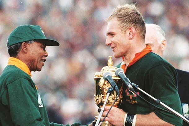 News24's tweet photo. Zelda la Grange to Madiba: 'I can hear your voice loud and clear…' | @ZeldalaGrangeSA

https://t.co/NrUZOWNbkp https://t.co/b3smPDvmEm