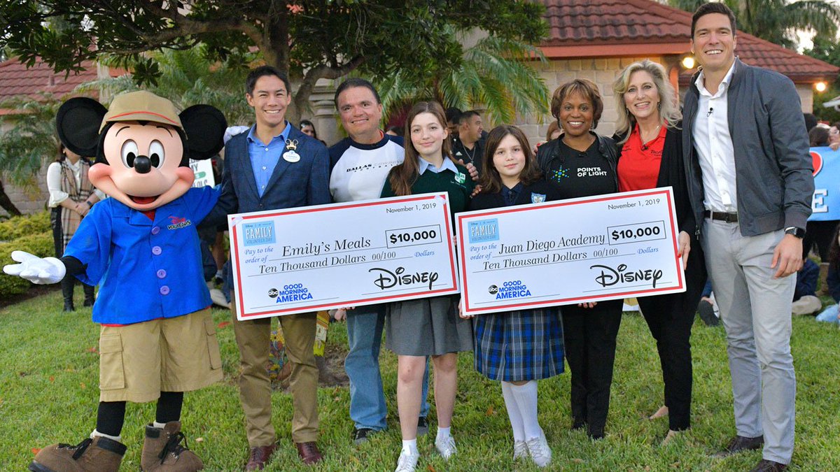 DisneyParks's tweet image. The Aguirre family from McAllen, TX were announced today on @GMA as the first ever Disney and @PointsofLight Volunteer Family of the Year! See the video: bit.ly/36qsn1O #VolunteerTogether