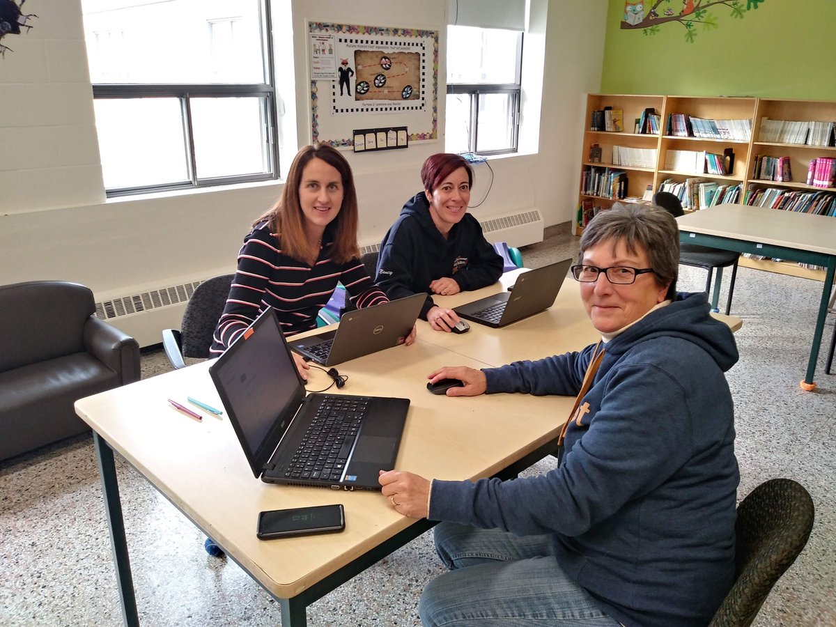 L'équipe école <a href="/eecsaintisidore/">EEC Saint-Isidore</a> se rencontre pour travailler à l'élaboration de deux classrooms permettant le partage de ressources entre enseignantes.  Tout seul on va plus vite, ensemble on va plus loin!!!  #pratiquegagnante #collaboration #entraide