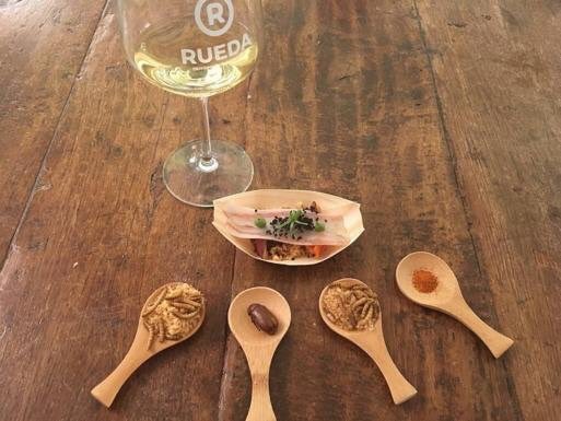 x3razonesRNE's tweet image. ¡Podcast del viernes! Viajamos al Cementerio de los suicidas con @Mhurtadomarja. Hablamos de #Generalísimo, el documental sobre Franco de Luis Carrizo y con una familia que puede llevar flores a su ser querido desde hace poco.

👉rtve.es/a/5430738
👉rtve.es/a/5430824